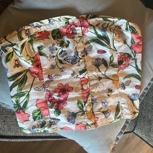 Really cute Hollister crop top. Size small!